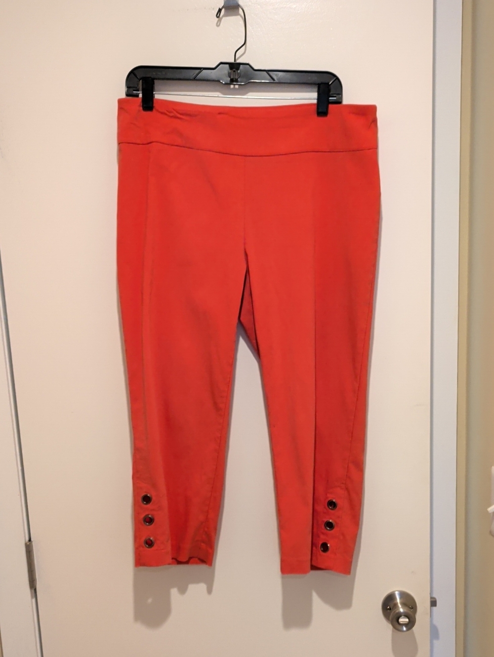 Women's Coral Button-Hem Crop Pants